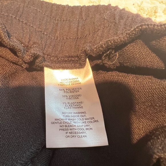 Jones New York Signature black joggers. - Picture 6 of 6